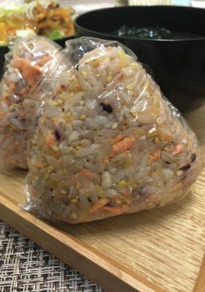 刻みしょうが漬けと鮭フレークのおにぎり-レシピのメイン写真