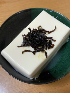 食卓にもう一品♪冷奴の塩昆布のせ-レシピのメイン写真