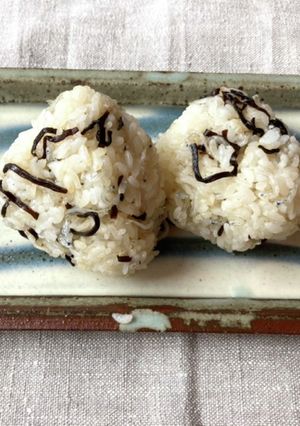 【カルシウム】ちりめん塩昆布おにぎり-レシピのメイン写真