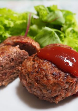 ビーツパウダー入りハンバーグ-レシピのメイン写真