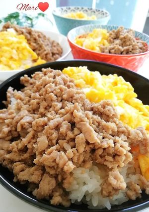 フライパンで簡単！鶏そぼろ卵丼-レシピのメイン写真