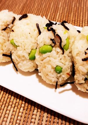 楽早！ごま油香る枝豆と塩昆布おにぎり-レシピのメイン写真
