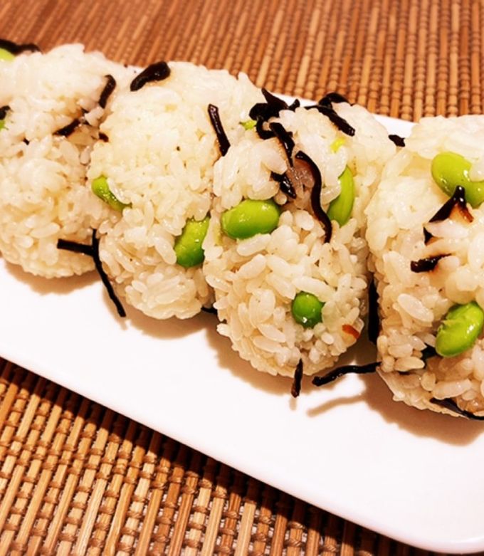 楽早！ごま油香る枝豆と塩昆布おにぎり-レシピのメイン写真