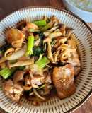 セロリの葉と鶏もも肉の鬼旨炒め