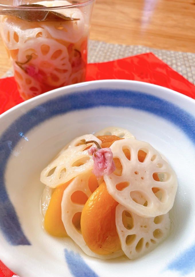 あんずとれんこんの桜漬け-レシピのメイン写真