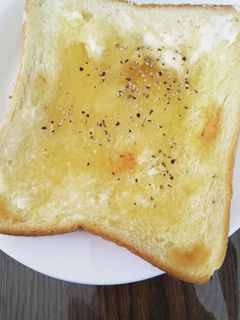 はちみつバタークリームチーズのせトースト-レシピのメイン写真