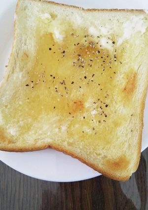 はちみつバタークリームチーズのせトースト-レシピのメイン写真