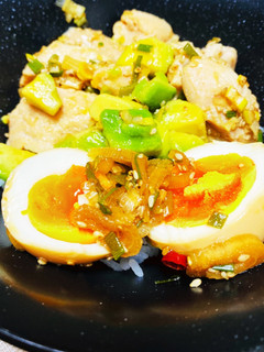 鶏ムネ肉も漬けちゃって! 麻薬卵丼-レシピのメイン写真