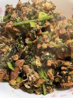 人参の葉とサバの味噌煮缶で箸休め。-レシピのメイン写真