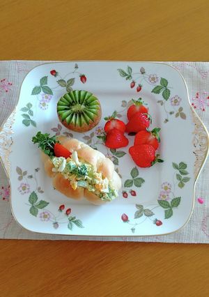 自分作ったサンドイッチに果物を添えよう！-レシピのメイン写真