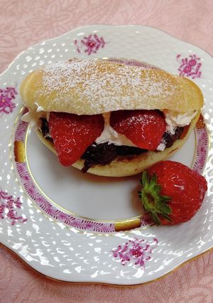 まるでケーキ♬塩パンあんこ苺他の果物でも-レシピのメイン写真