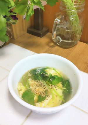 三つ葉をたっぷり食べる中華スープ-レシピのメイン写真