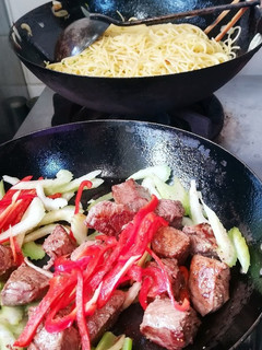 牛肉とセロリの炒め物&ペペロンチーノ!-レシピのメイン写真