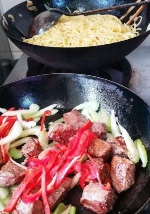 牛肉とセロリの炒め物&ペペロンチーノ！-レシピのメイン写真
