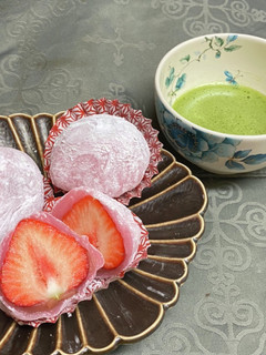 レンジで苺&桜餡の大福♪-レシピのメイン写真