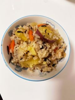 さつまいもとひじきの炊き込みご飯-レシピのメイン写真