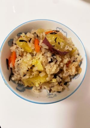 さつまいもとひじきの炊き込みご飯-レシピのメイン写真