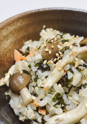 超簡単！鮭とキノコのわかめご飯-レシピのメイン写真