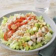 鶏むね肉ともち麦のボリュームサラダ