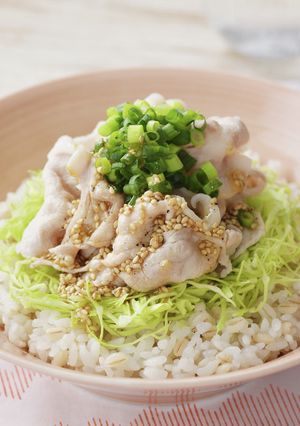 キャベツと豚しゃぶのもち麦サラダ丼-レシピのメイン写真