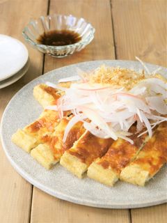 簡単♪カリカリ油揚げピザ/新玉葱のせ-レシピのメイン写真