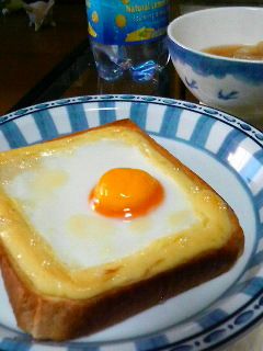 目玉焼きパン-レシピのメイン写真
