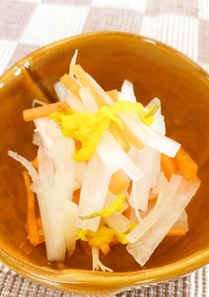 大根と食用菊の甘酢和え-レシピのメイン写真