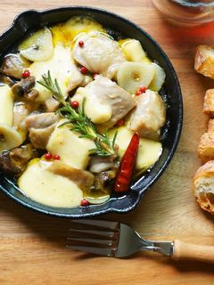 鶏肉とベビーチーズのアヒージョ-レシピのメイン写真