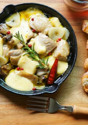 鶏肉とベビーチーズのアヒージョ-レシピのメイン写真