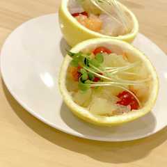 รูปของ グレープフルーツの魚介サラダ
