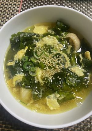 茹で鶏の茹で汁で　鶏皮とわかめの卵スープ-レシピのメイン写真