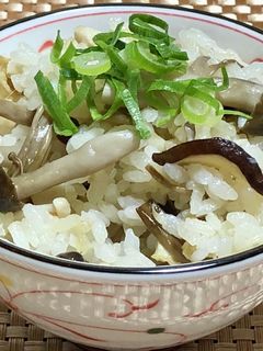たっぷりきのこの炊き込みご飯-レシピのメイン写真