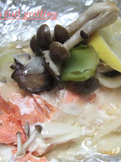 鮭のホイル焼き◆キノコとレモンで香りよく-レシピのメイン写真