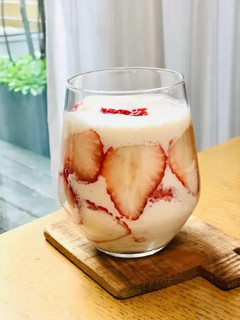 春にピッタリ♪イチゴ豆乳白玉甘酒-レシピのメイン写真