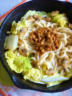 アレンテージョ風2で焼きうどん・納豆載せ-レシピのメイン写真