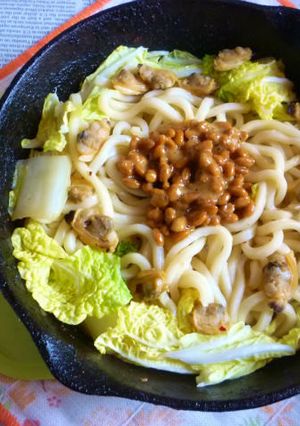 アレンテージョ風2で焼きうどん・納豆載せ-レシピのメイン写真
