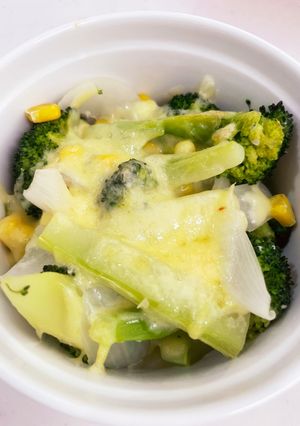 玉ねぎ麹でブロッコリーと新玉のチーズ焼き-レシピのメイン写真