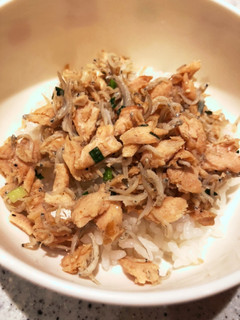 鮭としらす丼-レシピのメイン写真