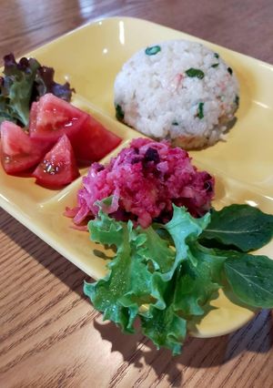 かにかまピラフとビーツ入りポテトサラダ-レシピのメイン写真