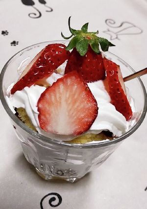 市販のカステラで♡いちごパフェ-レシピのメイン写真