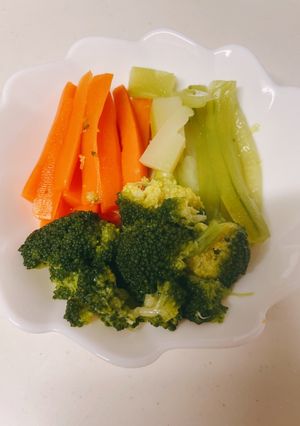 離乳食後期〜野菜スティックのコンソメ風味-レシピのメイン写真