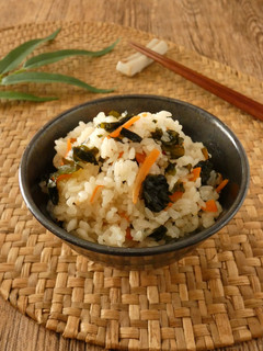 生わかめと人参の炊き込みご飯-レシピのメイン写真
