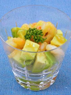 海老とアボカドのカクテルサラダ by 水雨， 【クックパッド】 簡単