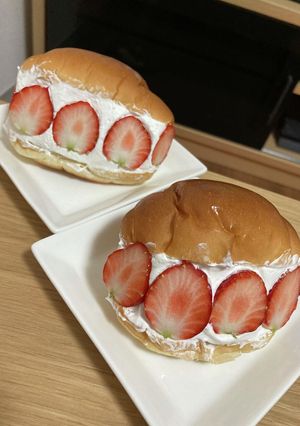 ロールパンで簡単！苺のマリトッツォ✨-レシピのメイン写真