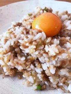 【残り物活用】鶏そぼろの月見チャーハン-レシピのメイン写真