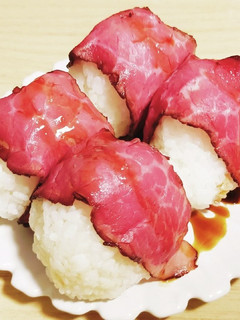 ローストビーフを纏ったおむすび-レシピのメイン写真