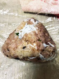 しらすとネギ梅おにぎり-レシピのメイン写真