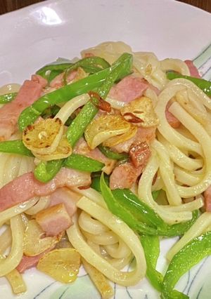 ベーコンとピーマンでうどんペペロンチーノ-レシピのメイン写真