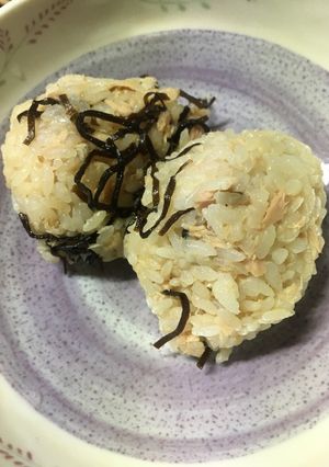 ツナしおこんぶおにぎり-レシピのメイン写真