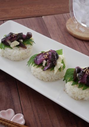 しば漬けとクリチーのオープンおにぎり-レシピのメイン写真